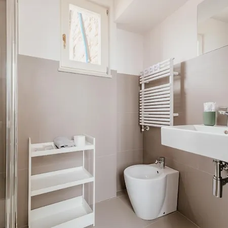 Sotto Gli Affreschi Del 1800 Con Colazione Inclusa * Asís