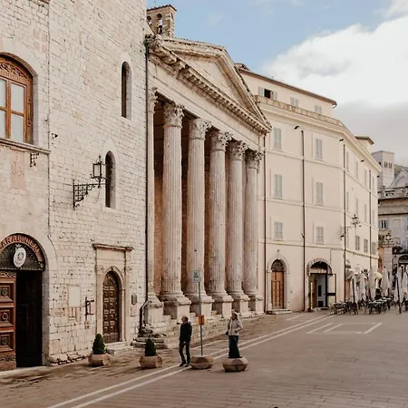 Sotto Gli Affreschi Del 1800 Con Colazione Inclusa * 아시시