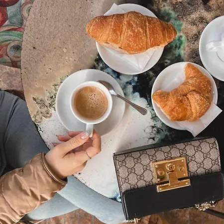 아파트 Sotto Gli Affreschi Del 1800 Con Colazione Inclusa